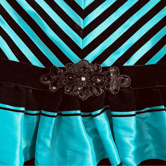 Beautiful IRIS & IVY Girls Black and Turquoise Stripe Velvet Dress / Size 14 - Picture 2 of 4